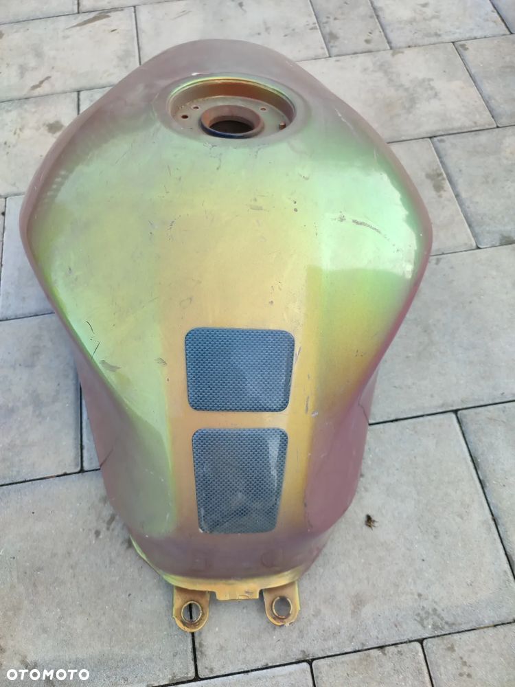 Bak, zbiornik paliwa Suzuki Bandit 600 - 4