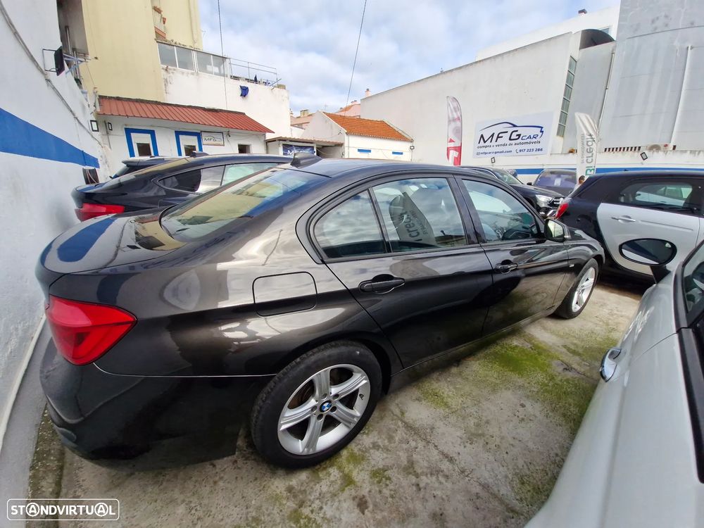 BMW 318 d Sport Line - 2