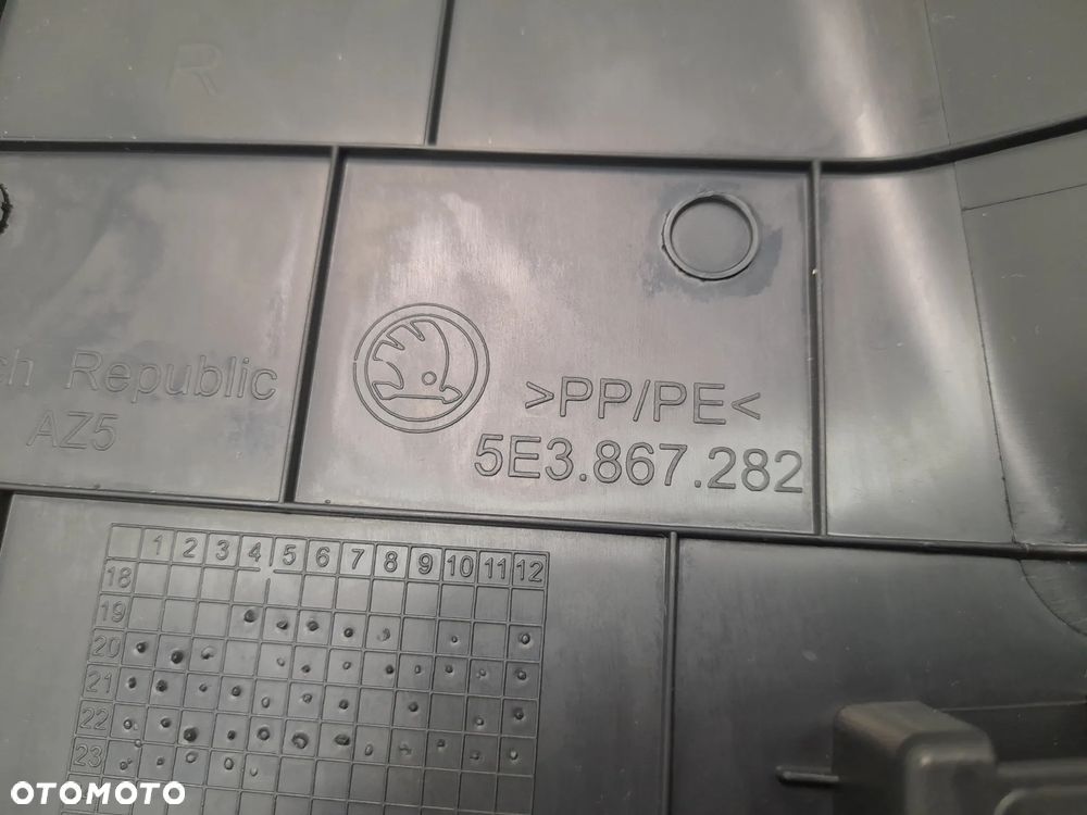 SKODA OCTAVIA IV OSŁONA SLUPKA  5E6867765 5E4863484 5E4863483 5E3867282 5E3867281 5E3853371 5E3853372 - 6