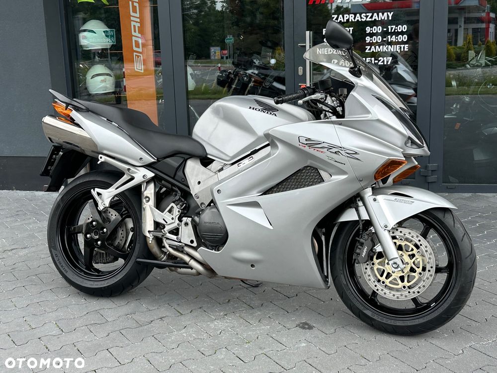 Honda VFR - 2
