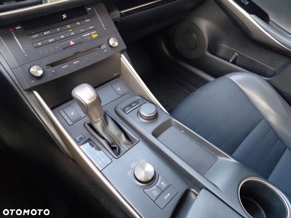 Lexus IS 200t Elite - 20