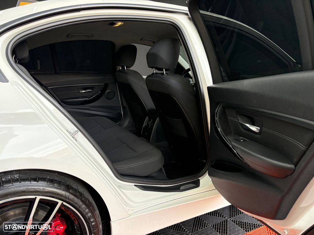 BMW 318 d Aut. Blue Performance Sport Line - 36