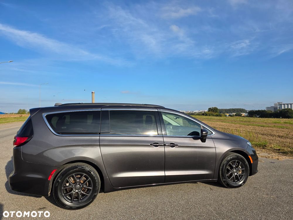 Chrysler Pacifica - 4