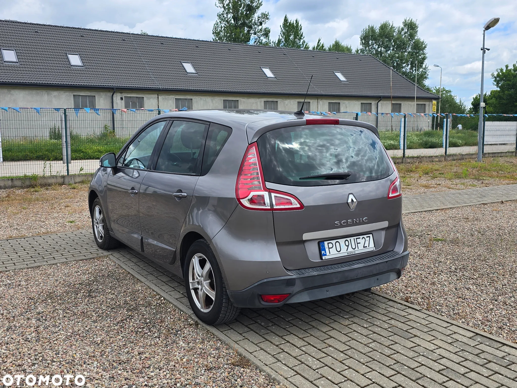 Renault Scenic 1.6 16V 110 TomTom Edition - 8