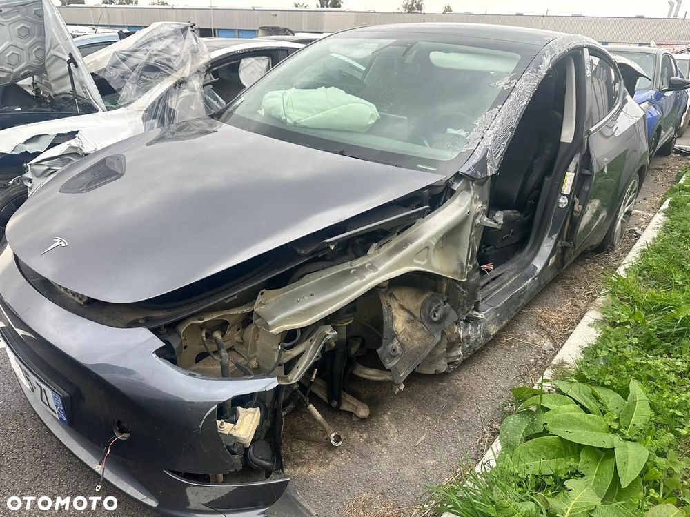 Tesla Y Long Range AWD