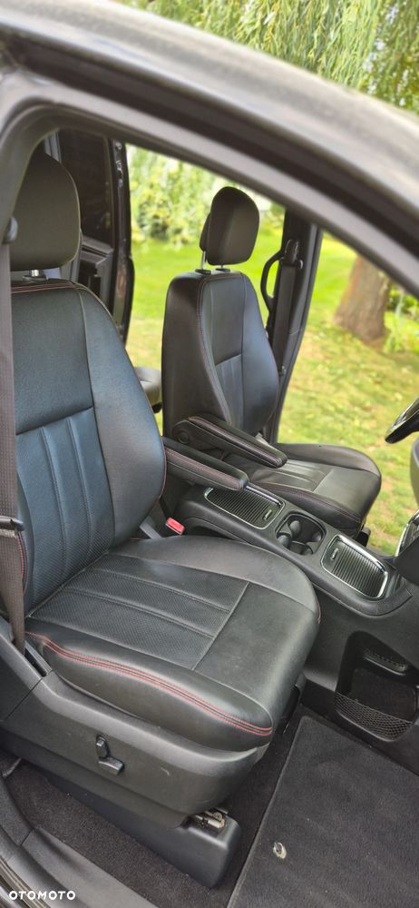 Dodge Grand Caravan - 13