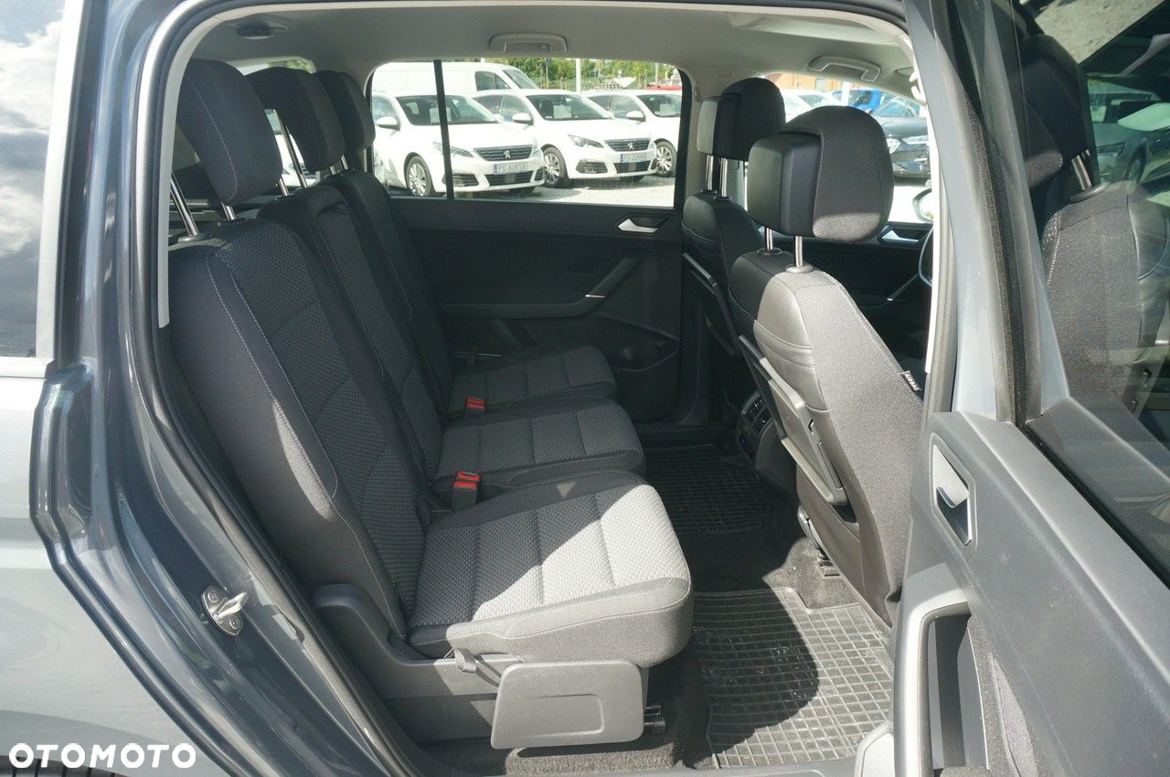 Volkswagen Touran - 32