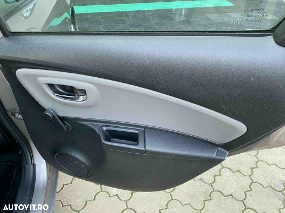 Toyota Yaris 1.3 Terra Plus - 17