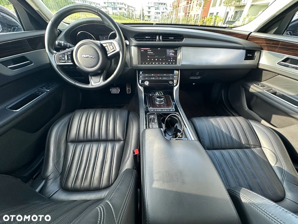 Jaguar XF 2.0 i4D AWD Portfolio - 18