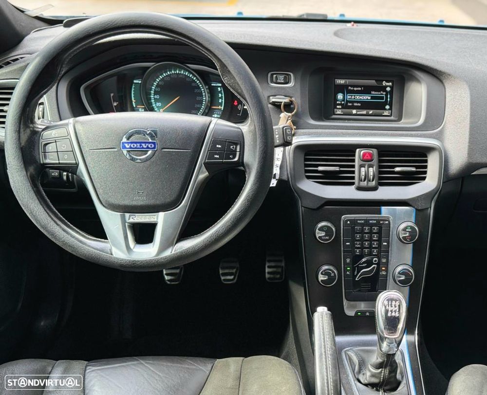Volvo V40 D2 R Design - 10