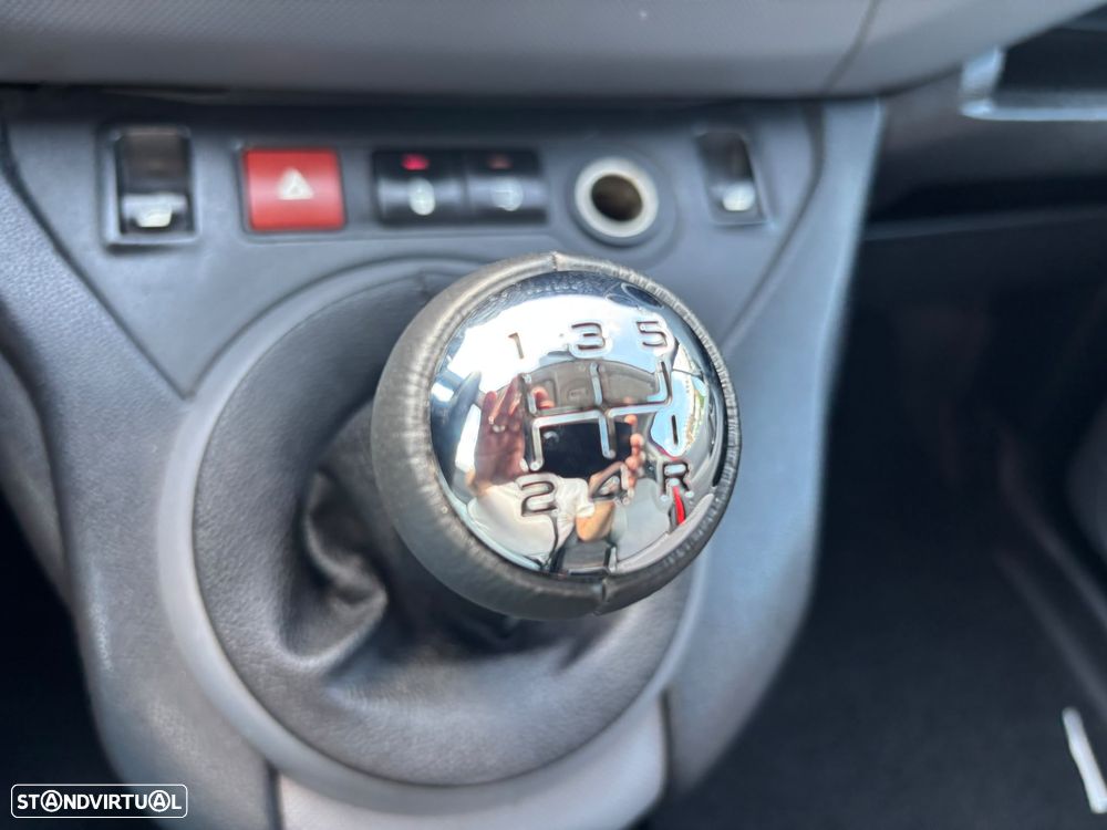 Peugeot Partner 1.6 HDI 90cv - LONGA - 2 PORTAS LATERAIS - 32