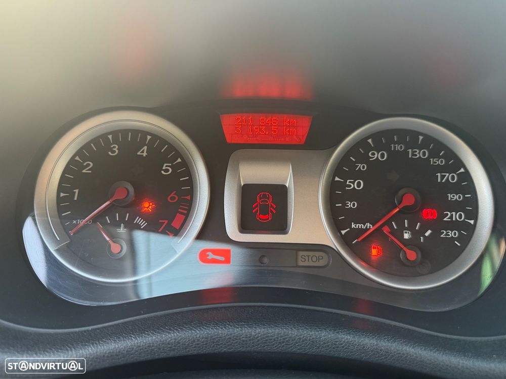 Renault Clio 1.2 16V GT - 30