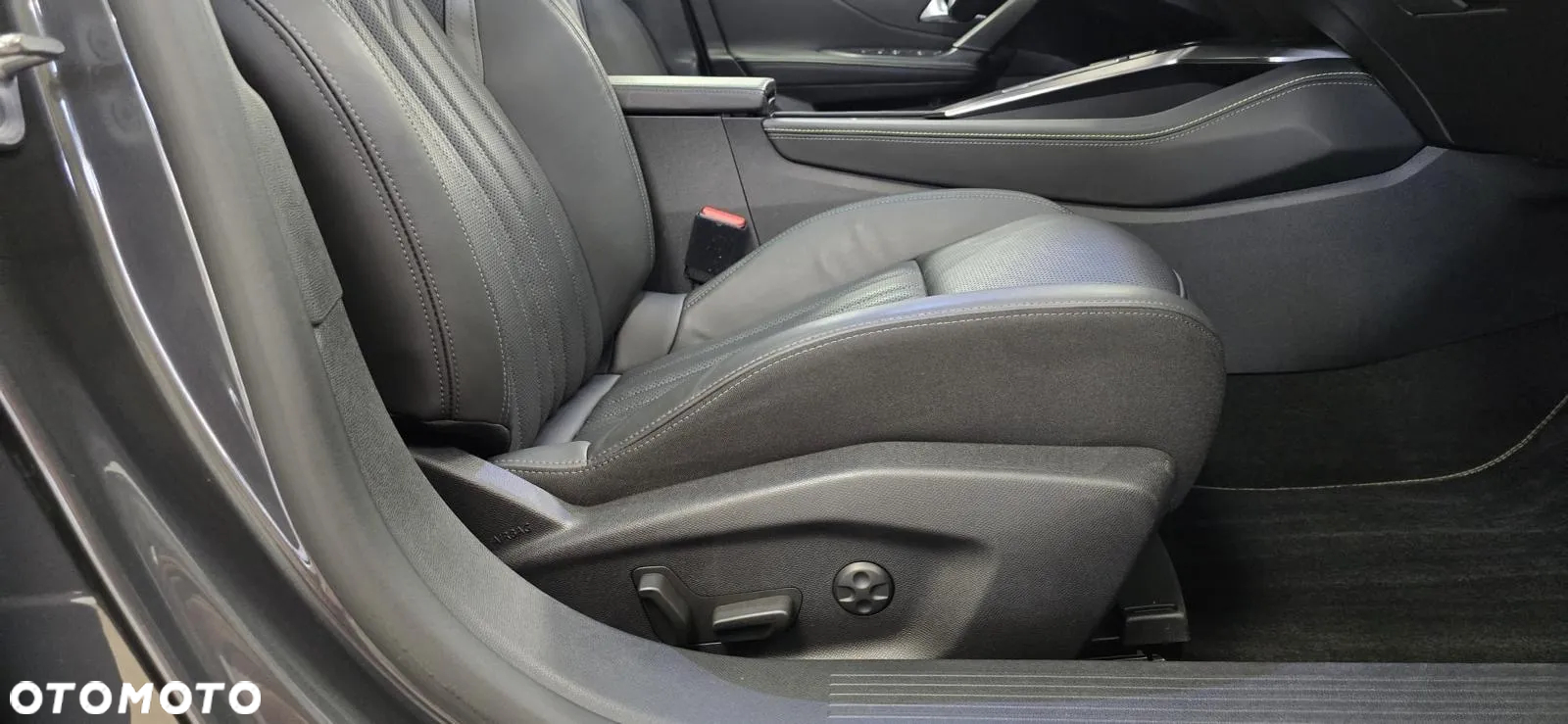 Peugeot 408 1.6 Plug-In Hybrid 225 GT EAT8 - 21