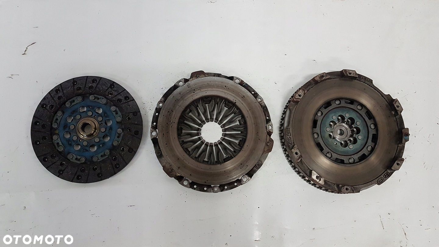 KOŁO DWUMASOWE SPRZĘGŁO DWUMAS HYUNDAI I30 III 1.4 T-GDI 17-24 32500 - 1