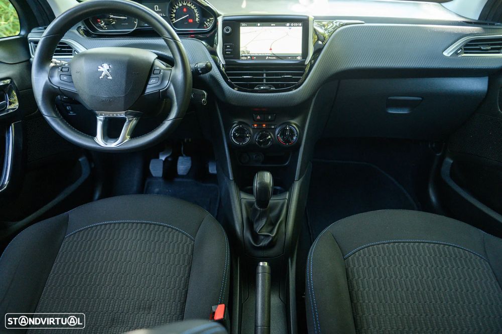 Peugeot 208 1.2 PureTech Signature - 51