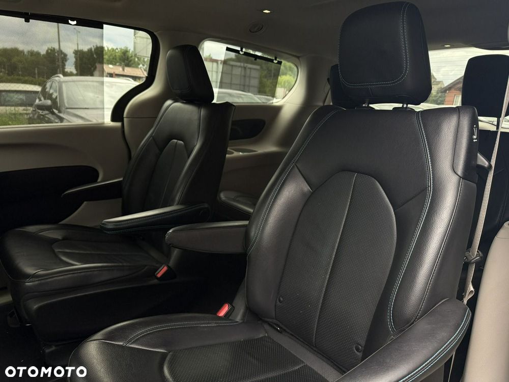 Chrysler Pacifica - 16
