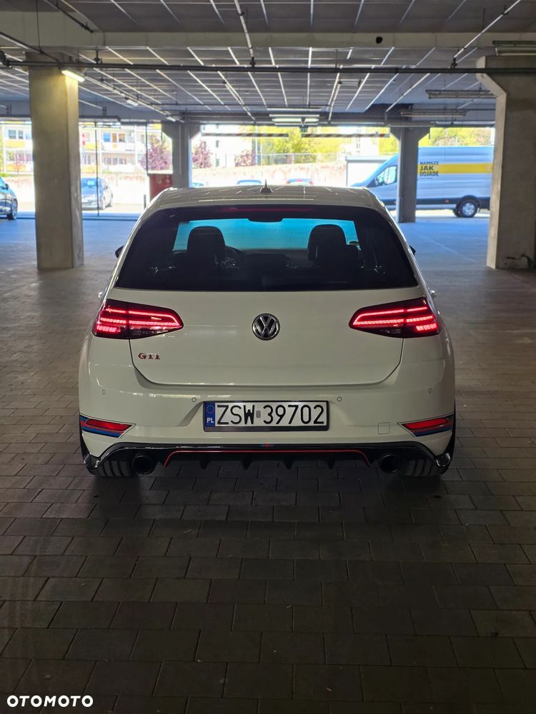 Volkswagen Golf - 6
