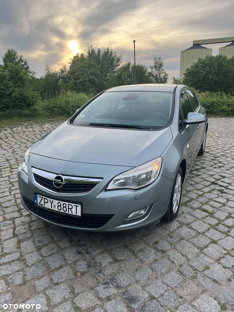 Opel Astra 1.3 CDTI Essentia ecoFLEX - 1