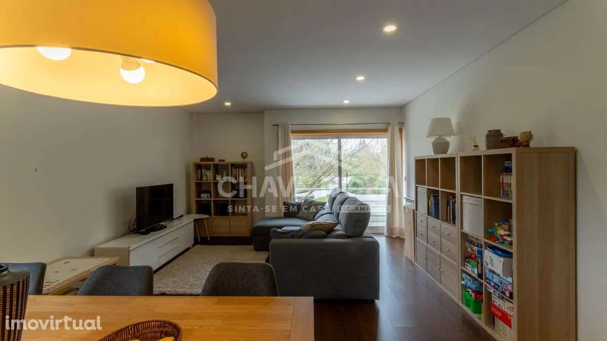 T2 | Suite | Lugar de Garagem | Arrumos | Varandim - Grande imagem: 2/27