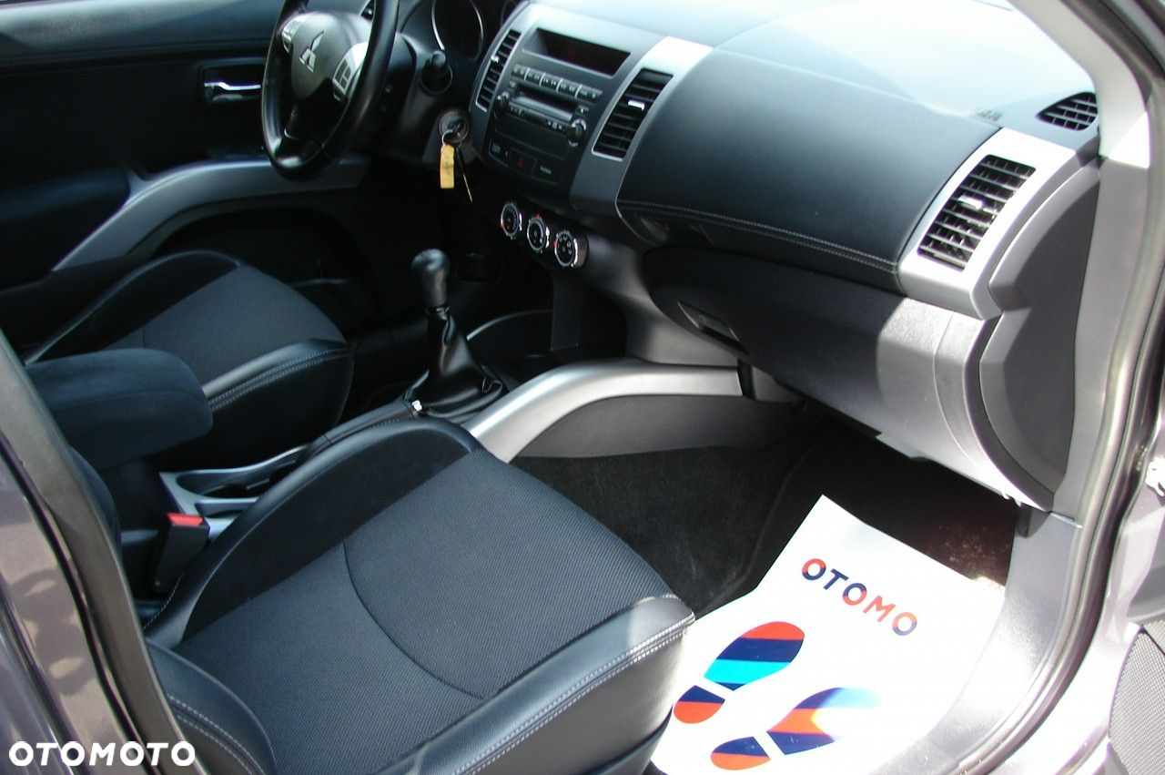 Mitsubishi Outlander - 11