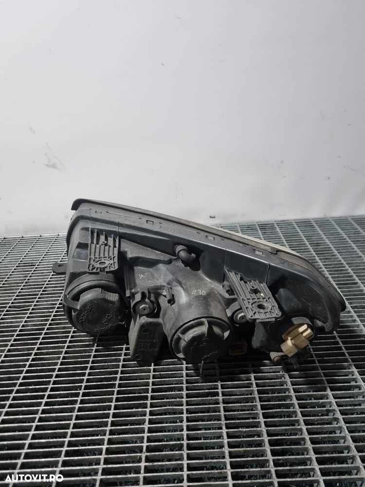 Far Dreapta Chevrolet Captiva 2006 - 2011 SUV 4 Usi (1328) Cu lupă - 2