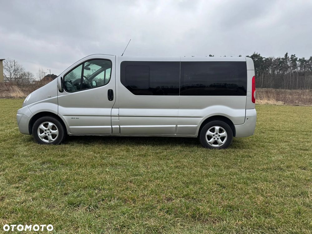 Renault Trafic FAP Grand Passenger Black Edition - 2