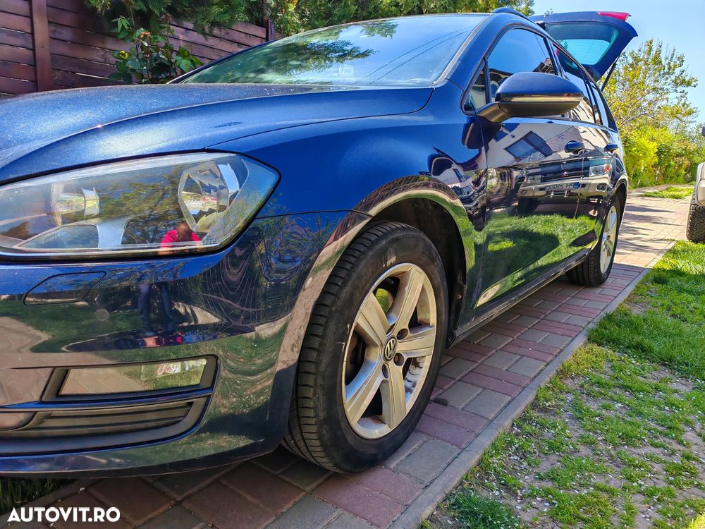 Volkswagen Golf - 1