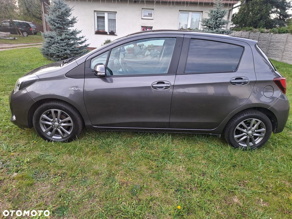 Toyota Yaris 2015 photo 2