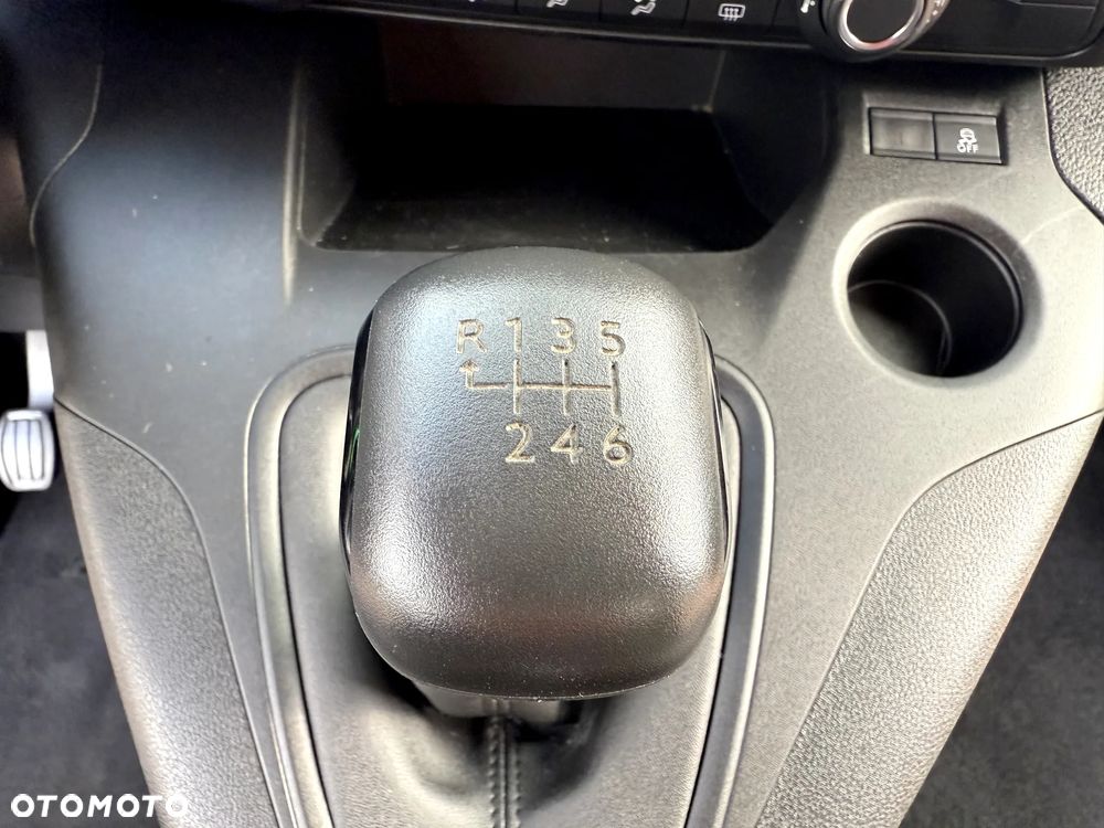 Toyota Proace City Verso 1.2 D-4T Combi - 23