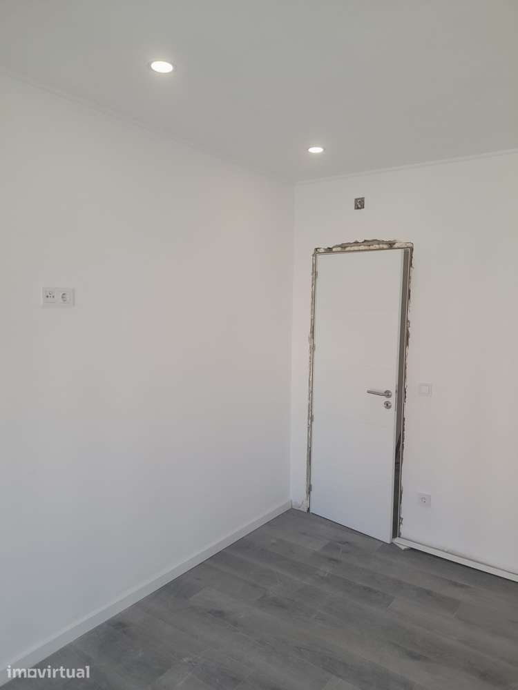 1º andar,apartamento T2 com varanda na Baixa da Banheira - Grande imagem: 5/9