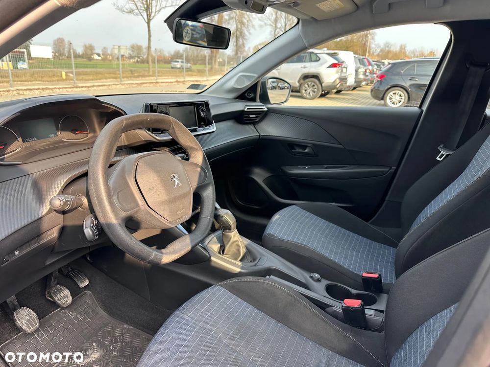 Peugeot 208 - 9