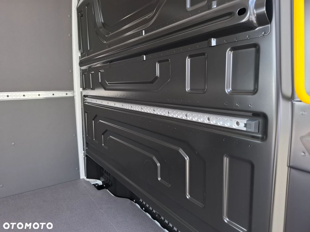Volkswagen Crafter - 13