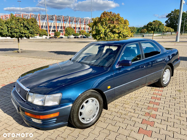 Lexus LS 400