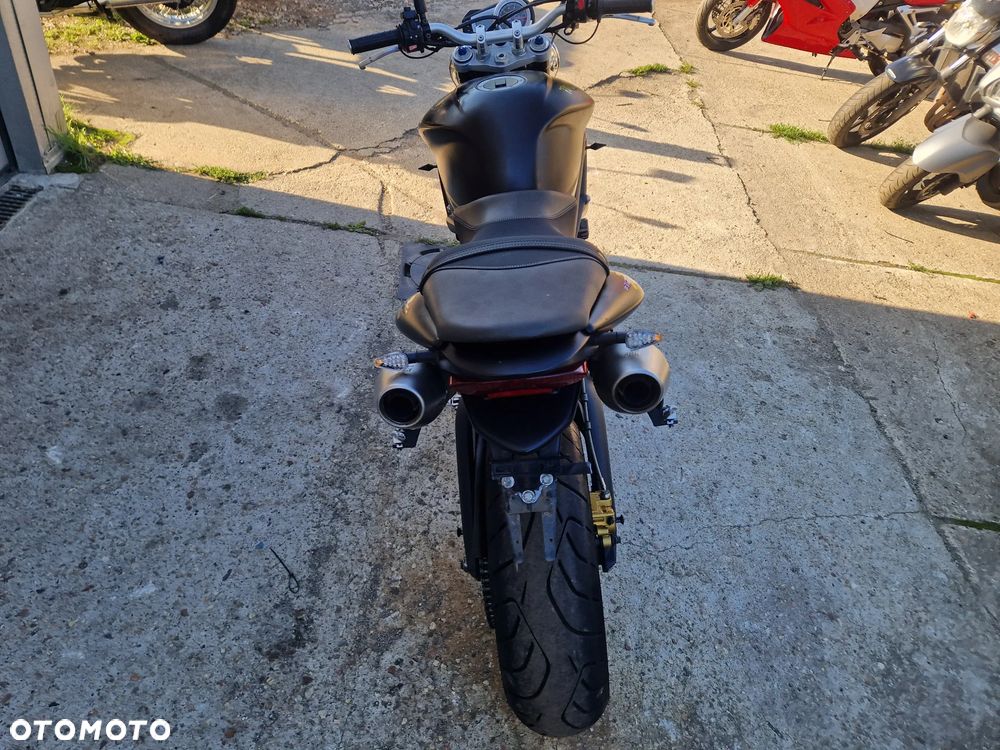 Triumph Street Triple - 9