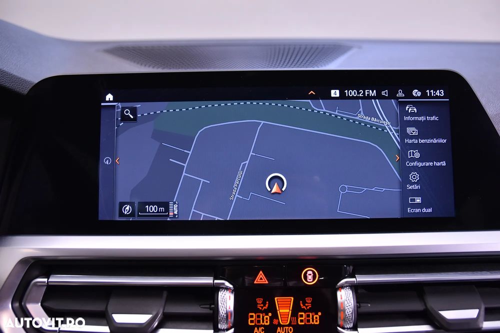 BMW Seria 3 320i Touring Aut. - 23