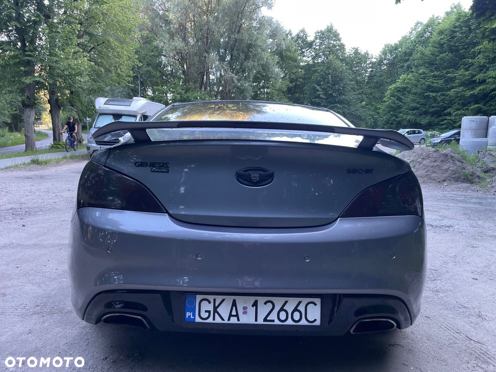 Hyundai Genesis Coupe 3.8 V6 Executive - 9