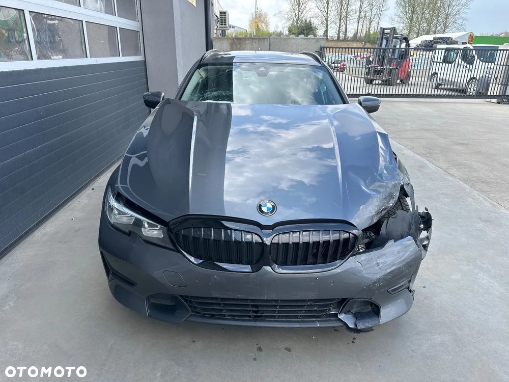 BMW Seria 3 320d Sport Line - 8