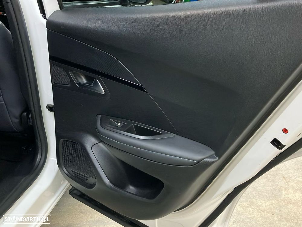 Peugeot 2008 1.2 PureTech Allure - 21
