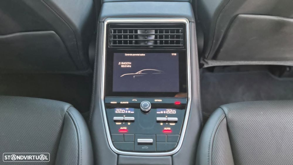 Porsche Panamera 4 E-Hybrid - 4