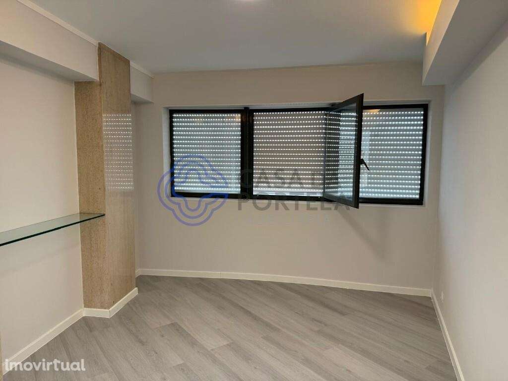 T4 com amplas vista, renovado e com 255m2 de Área Bruta Privativa . Co - Grande imagem: 5/29