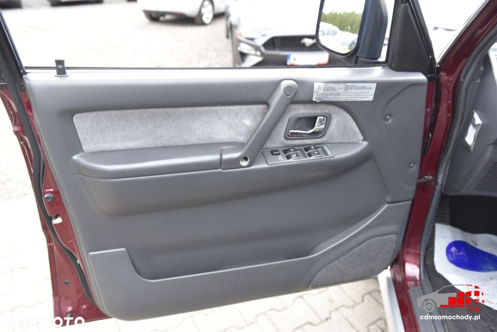 Mitsubishi Pajero - 12