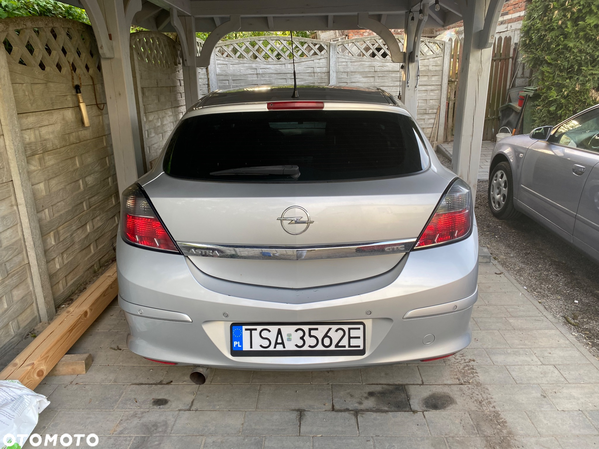 Opel Astra III GTC 1.6 Sport - 12