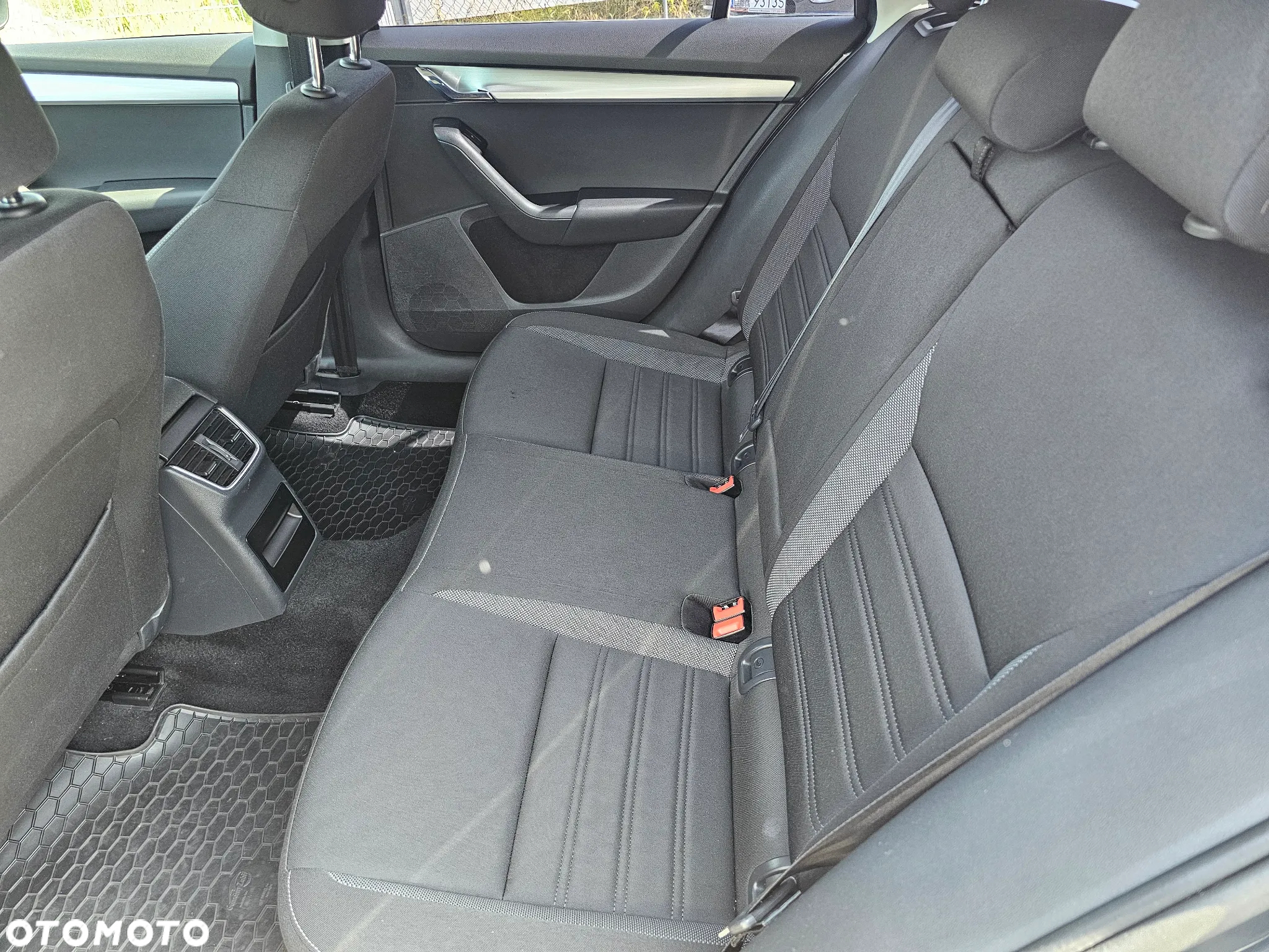 Skoda Octavia 1.6 TDI DSG Ambition - 14
