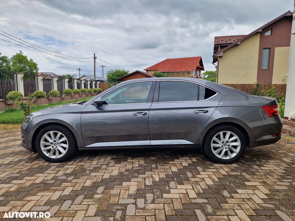 Skoda Superb 2.0 TDI DSG Ambition - 2