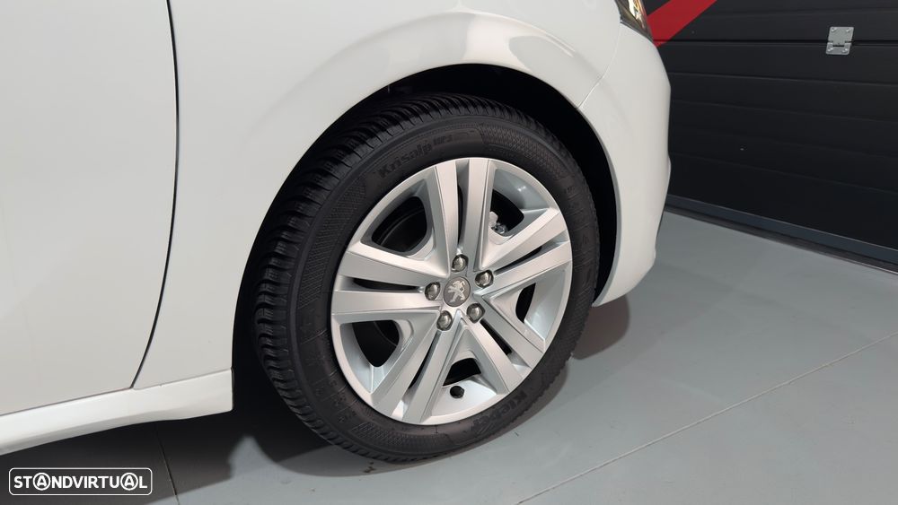 Peugeot 208 1.2 PureTech Signature - 9