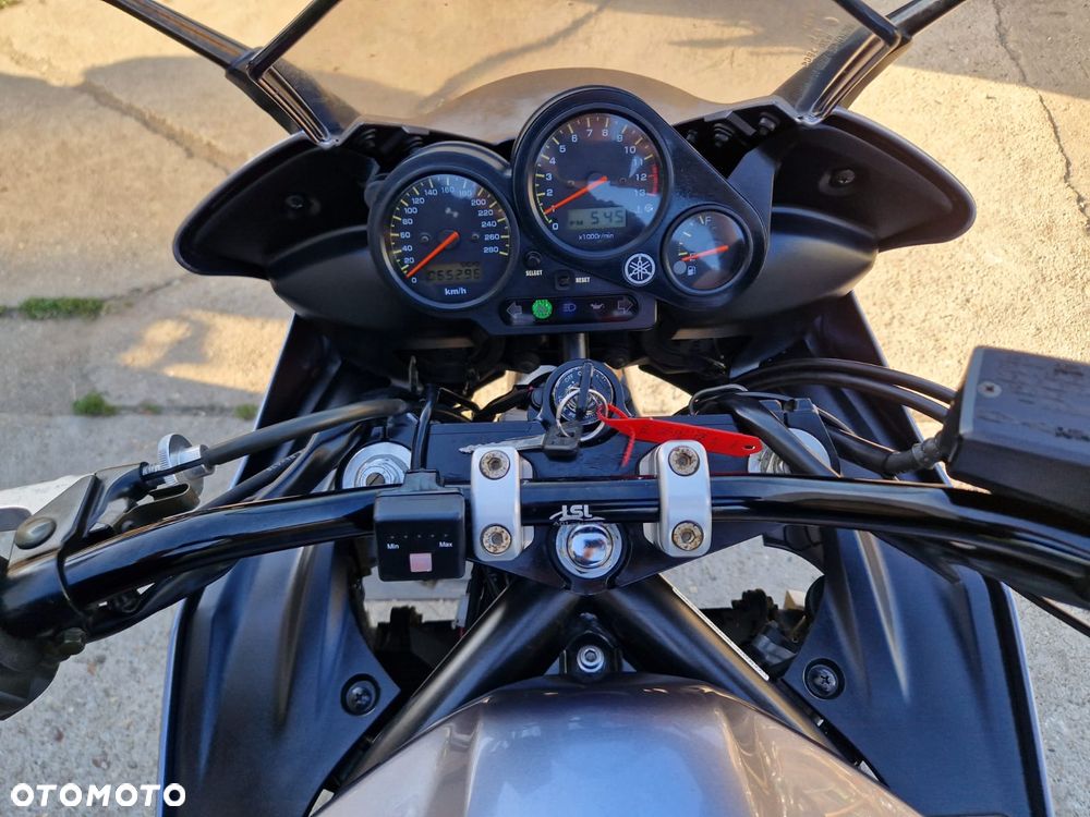 Yamaha FZS - 33
