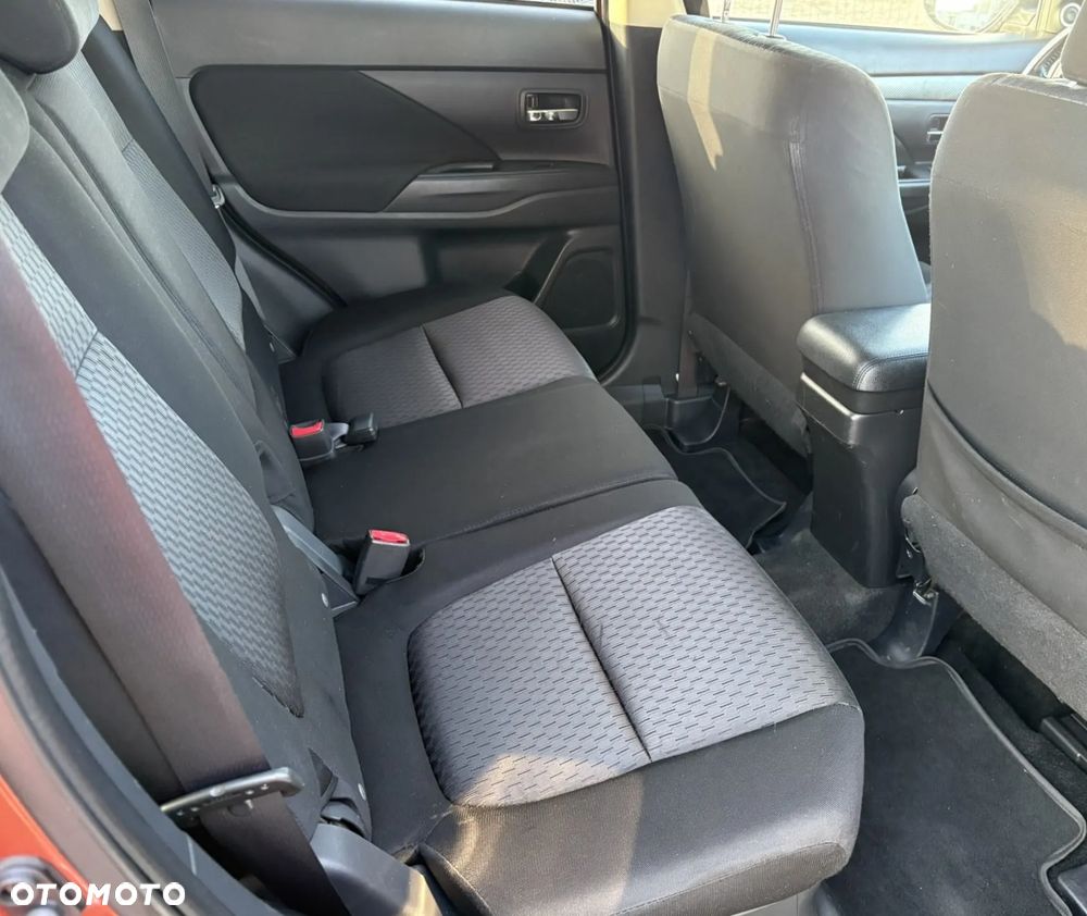 Mitsubishi Outlander 2.0 Intense + CVT - 24