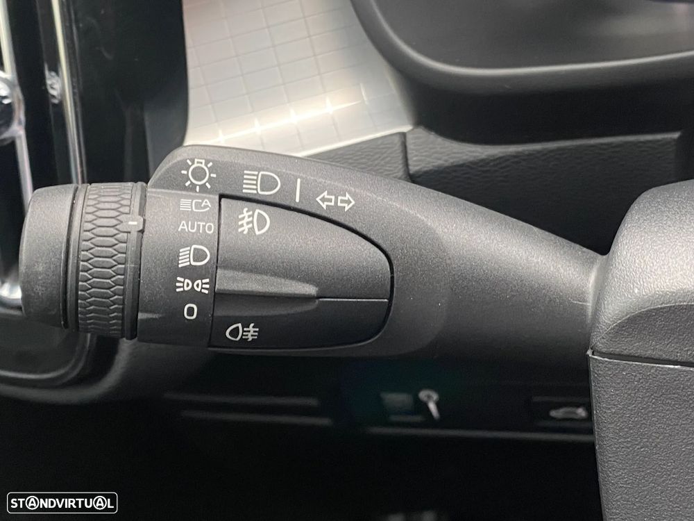 Volvo XC 40 2.0 D3 Momentum Plus Geartronic - 22
