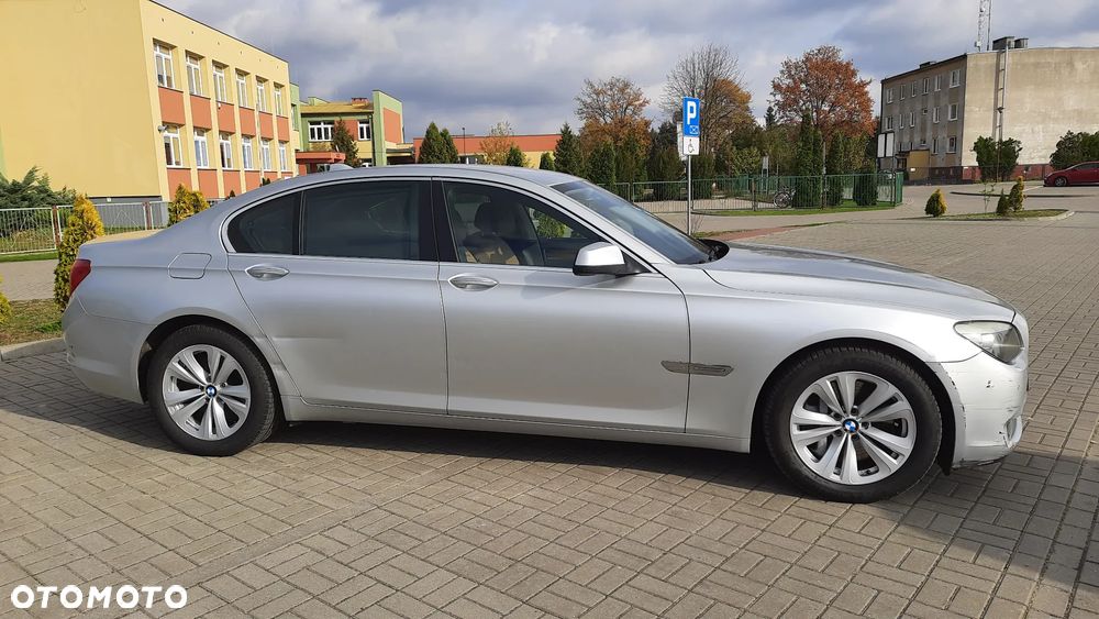 BMW Seria 7 750i - 7