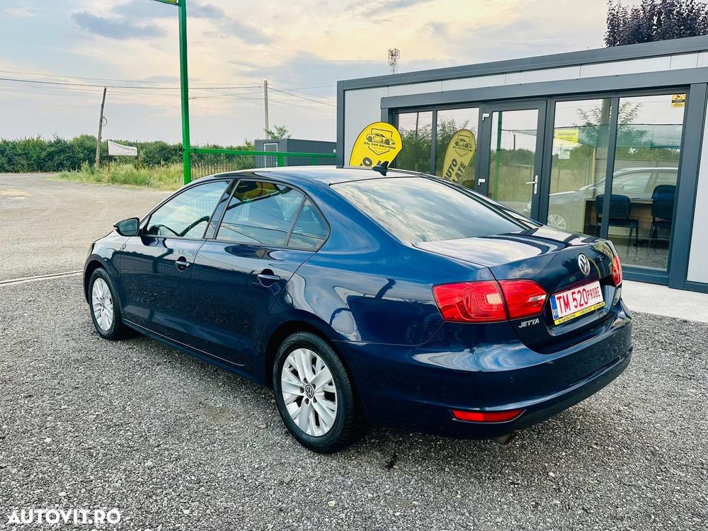 Volkswagen Jetta - 4